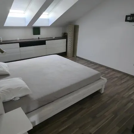 Apartment 3 Kk, Moto Gp 5min, Garaz