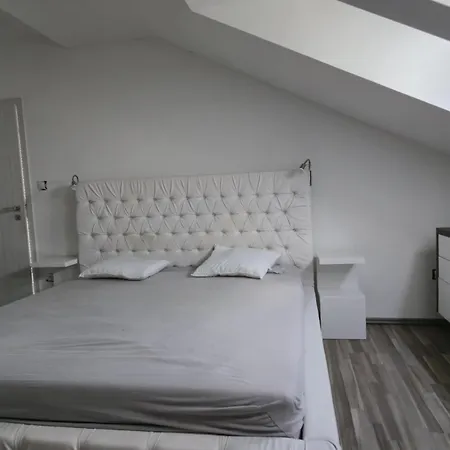 3 Kk, Moto Gp 5min, Garaz Apartment Veselka (South Moravian)
